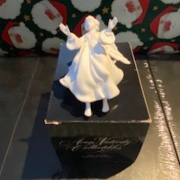 Vintage Avon Nativity Collectibles Porcelain Set (1981–1989) — Original Boxes - Picture 9 of 16
